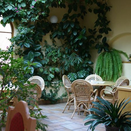 Hotel Barbarossa Хеб Екстериор снимка
