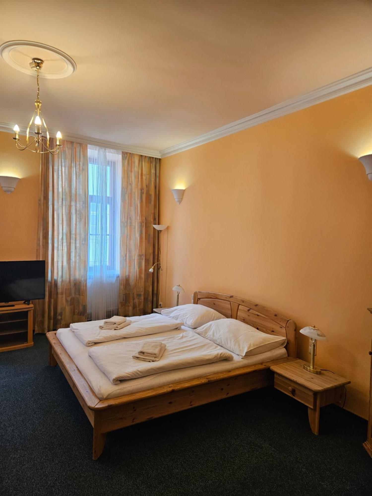 Hotel Barbarossa Хеб Екстериор снимка
