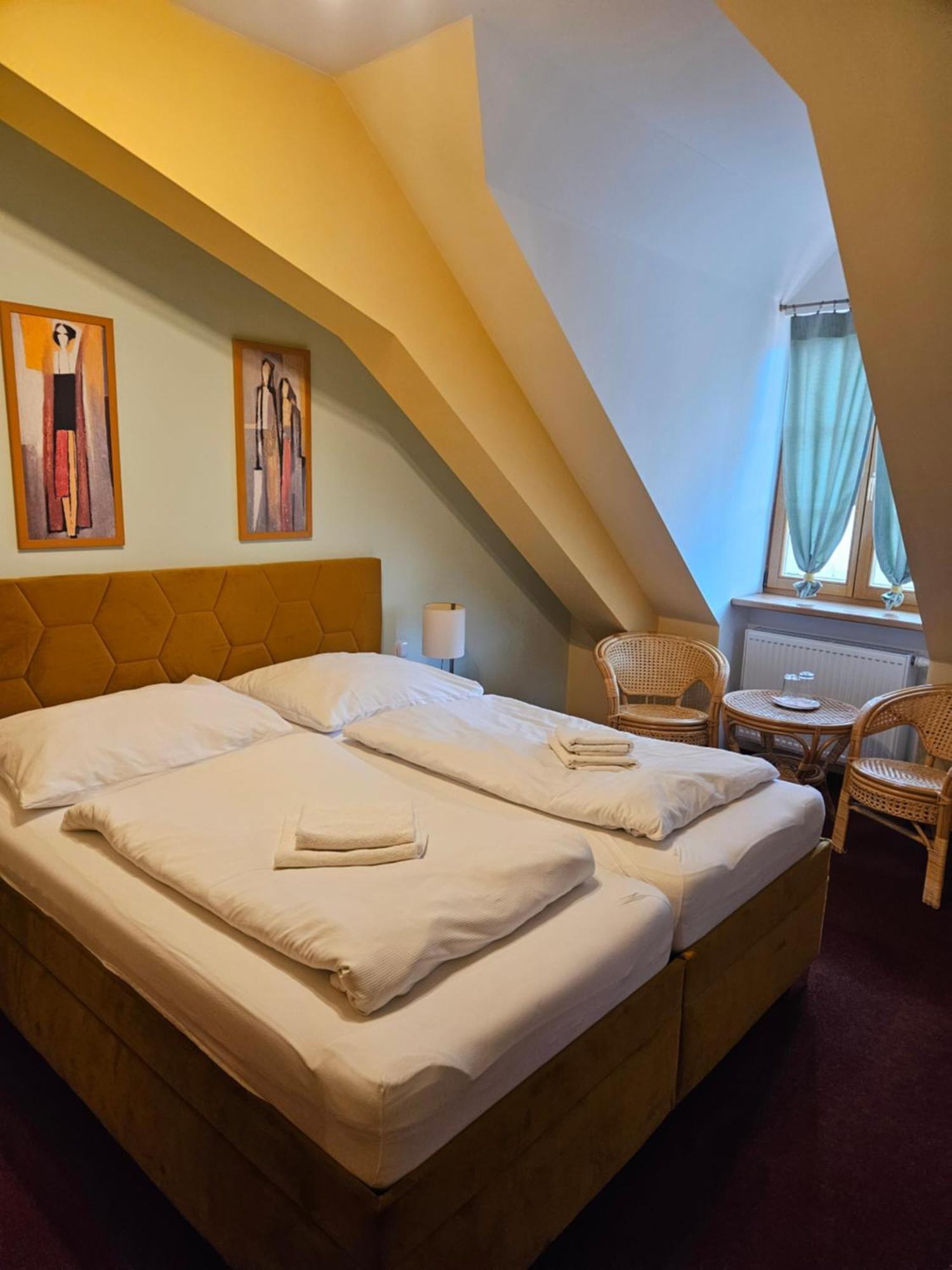 Hotel Barbarossa Хеб Екстериор снимка